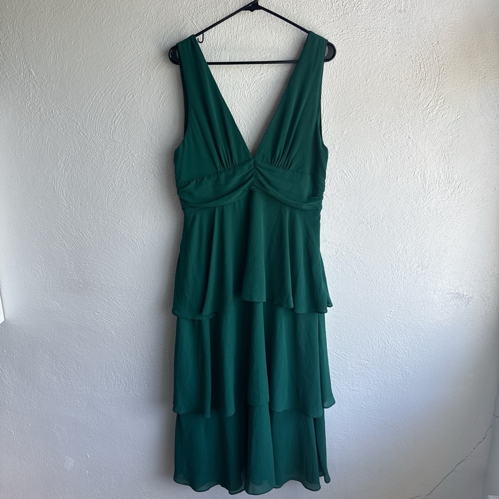 Lulu's Emerald Green Tiered V-Neck Midi Dress